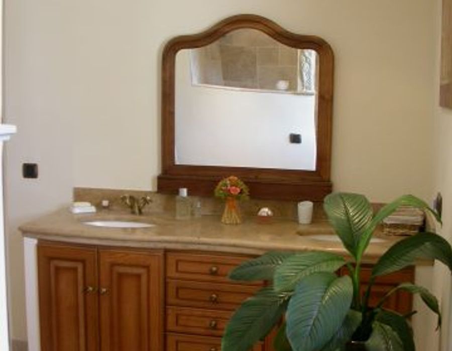 A lovely newly built Néo-Provencal property in Roquefort les Pins 6