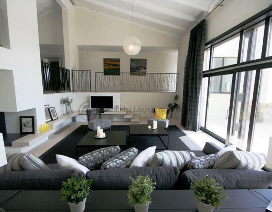 Contemporary villa with sea views, walking distance to Mougins Village 2