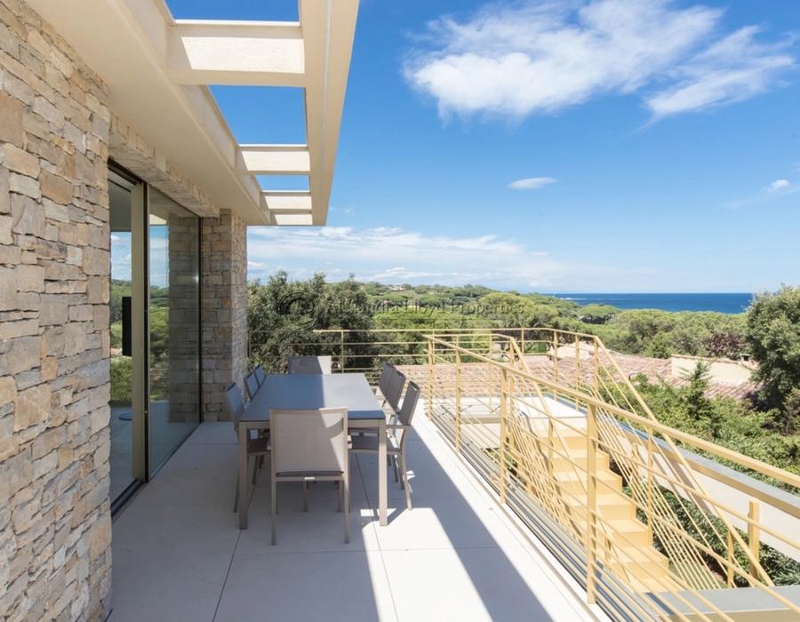 Contemporary villa for rent located in Le Parc des Salins, Saint Tropez 6