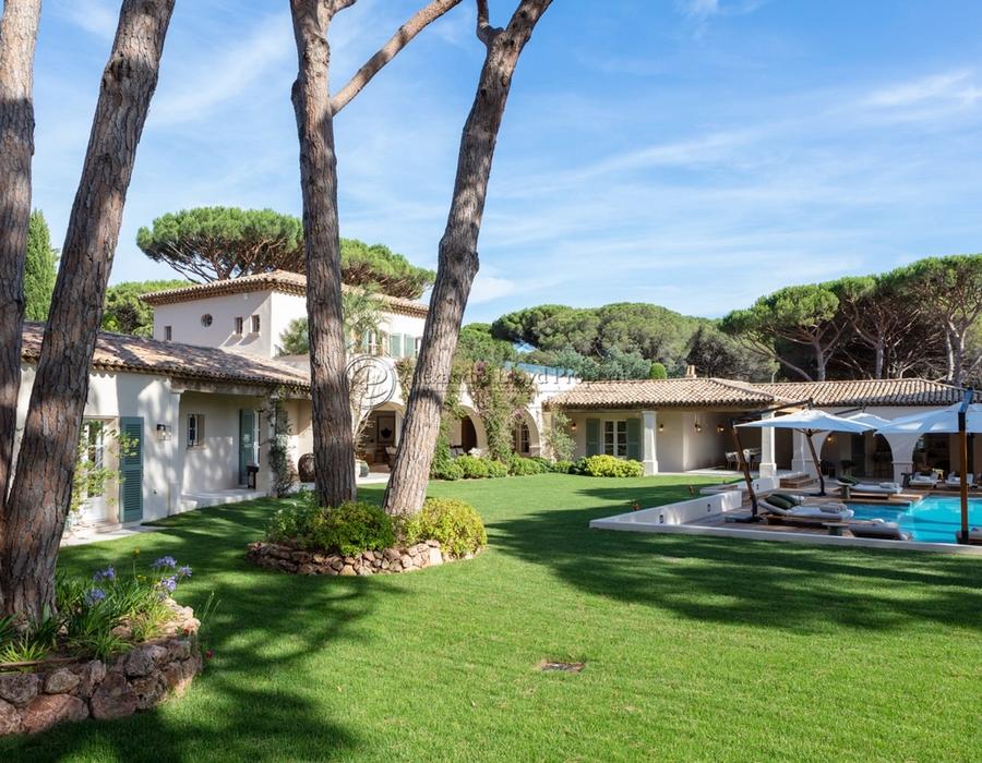 Les Parcs de Saint Tropez - a fabulous six bedroom villa for rent 3