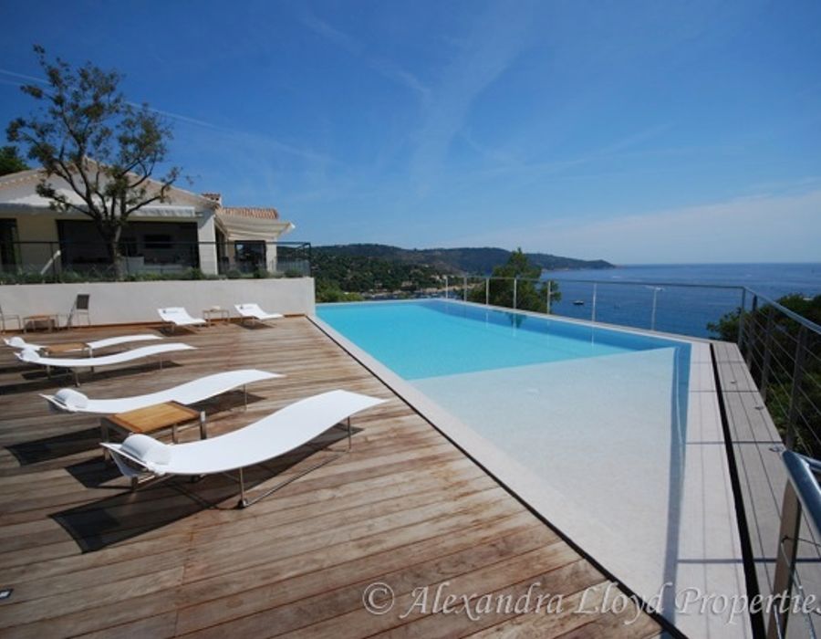 Contemporary villa situated in the sought after area of l'Escalet in Ramatuelle 1