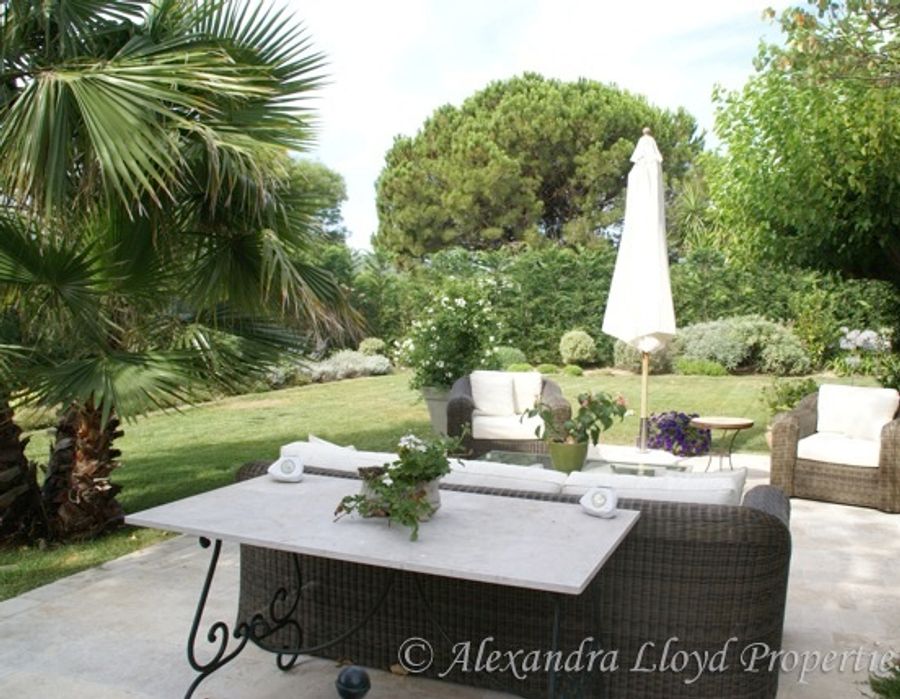 Wonderful villa for sale on the Route de Tahiti 2