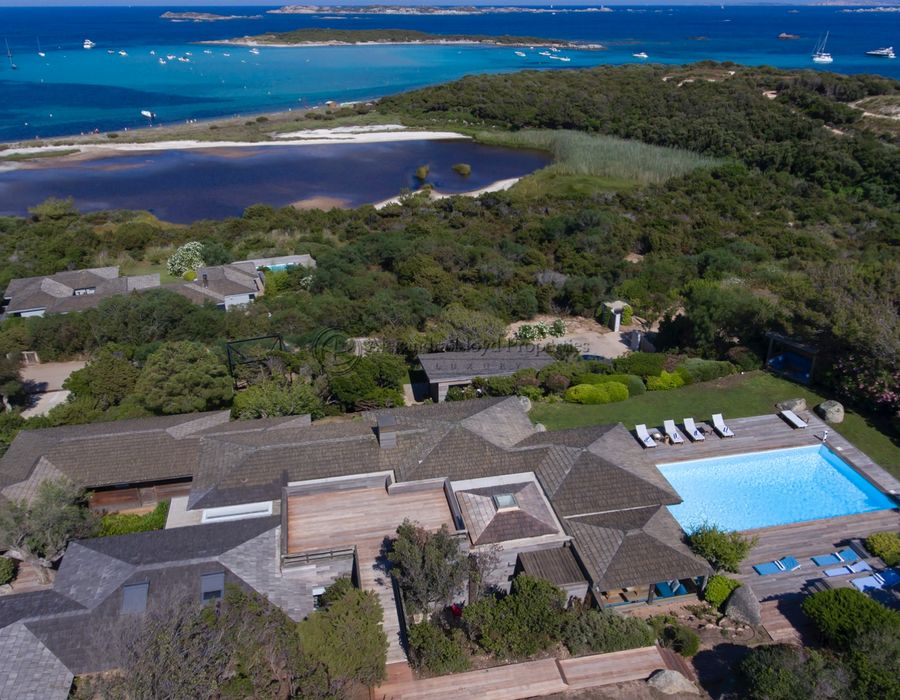 An amazing location and a fabulous house located inside the Domaine de Sperone 3