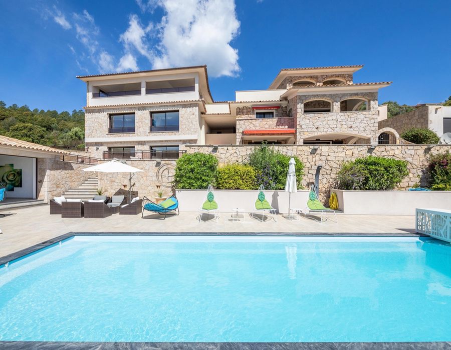 Sainte Lucie de Porto Vecchio - a five bedroom property with a tennis court 5