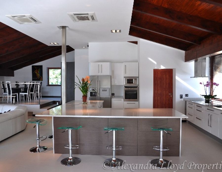 Modern style property located on the Cap d'Antibes 4