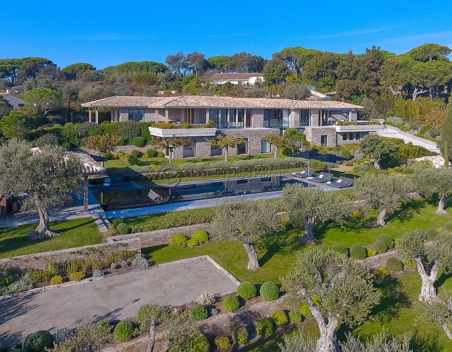 Ultra contemporary villa with exceptional views over Saint Tropez bay 3