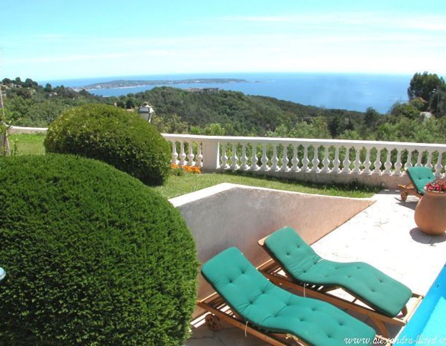 Stunning Provencal property located in the prestigious Super Cannes 5