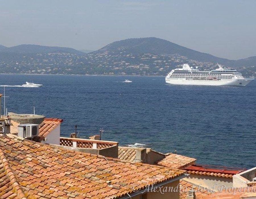 Charming village house in Saint Tropez..... 2
