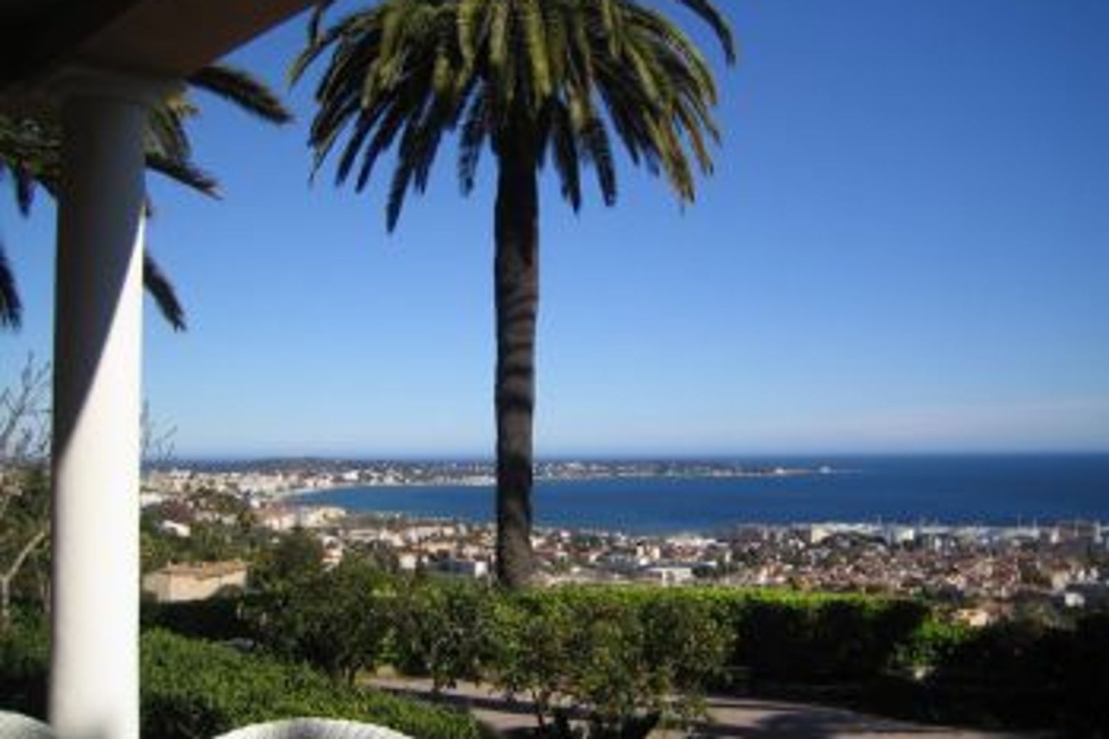 Charming villa located in the unique Golfe Juan.