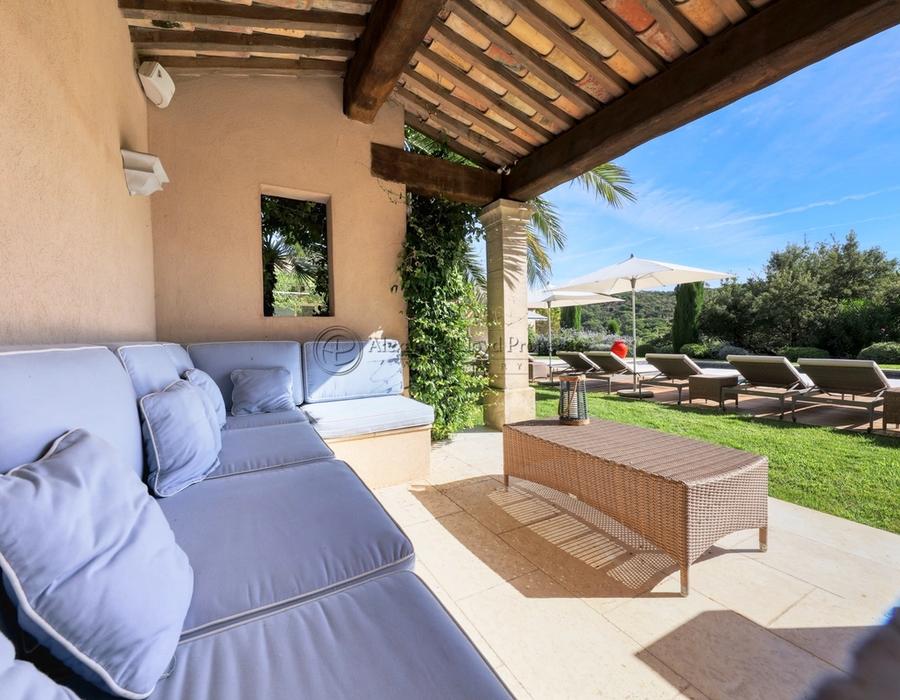 A wonderful property located in Ramautelle, fabulous interior 6