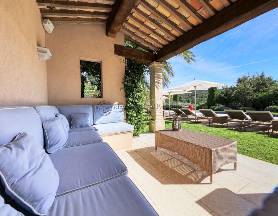 A wonderful property located in Ramautelle, fabulous interior 6