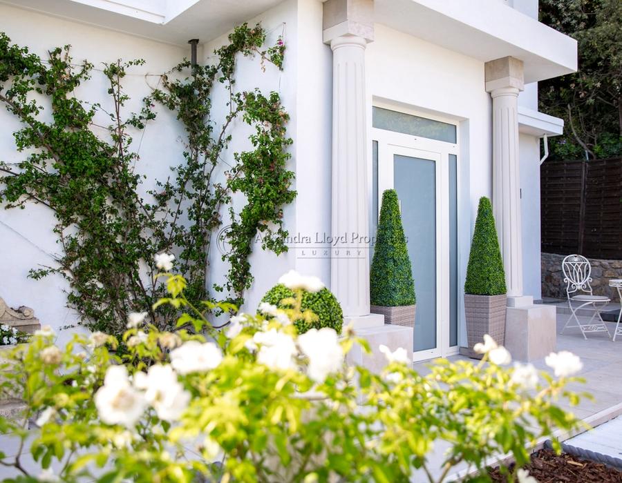 Cap d'Antibes, a lovely family home for rent 3