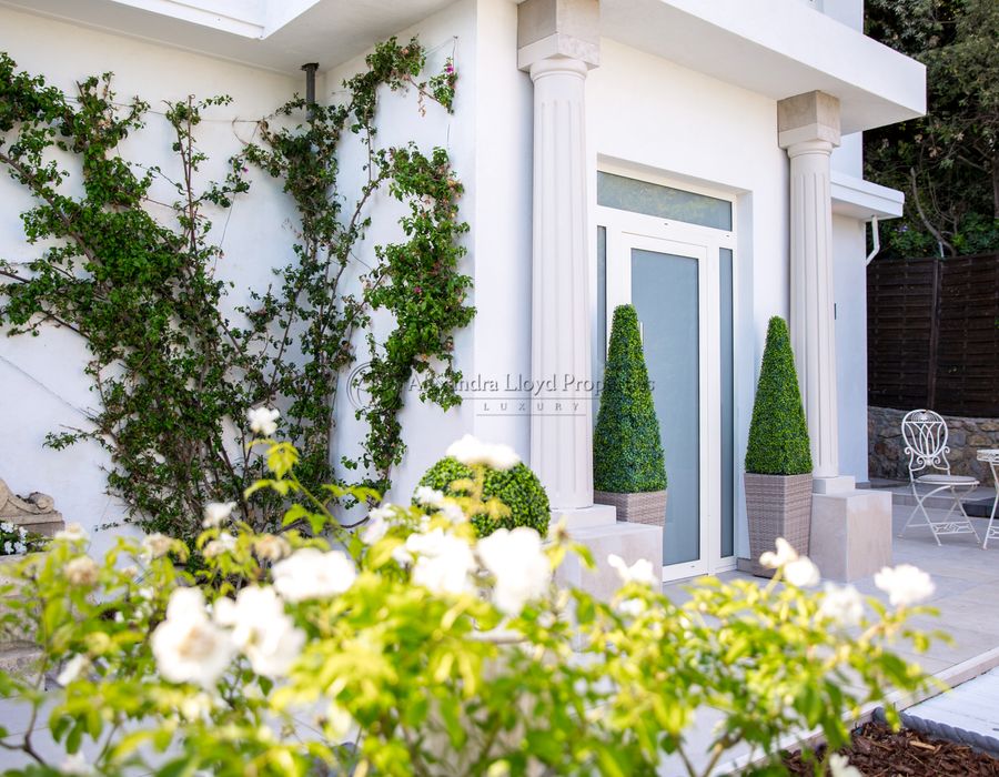 Cap d'Antibes, a lovely family home for rent 3