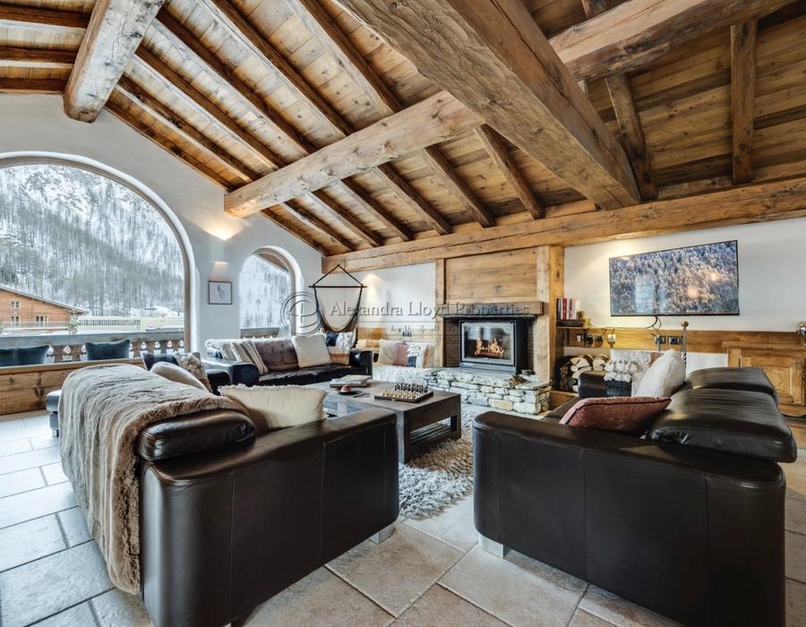 A charming chalet for rent in Val d'Isère 6