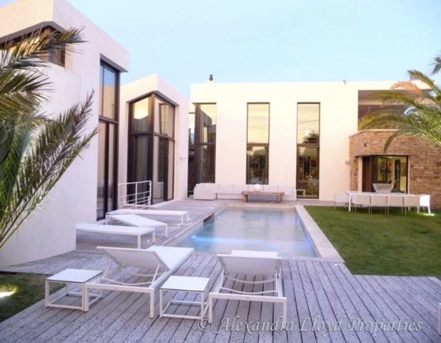 Modern house walking distance to the village of Saint Tropez 3