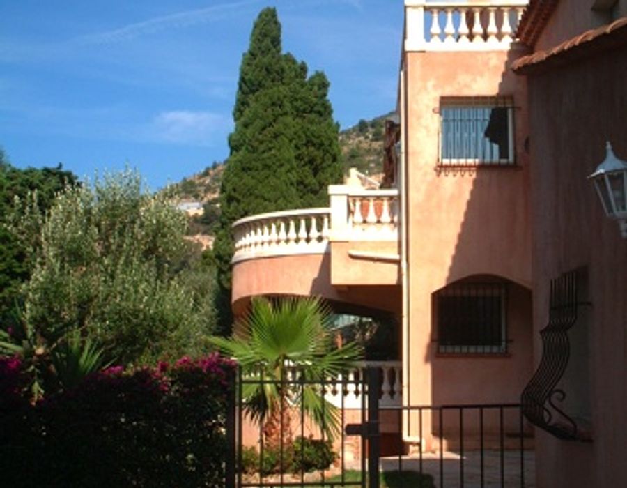 Quality villa in a exclusive residential area in Cap-d'Ail 3