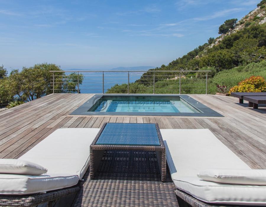 Spacious villa with exceptional views for rent in Cap d'Ail 5