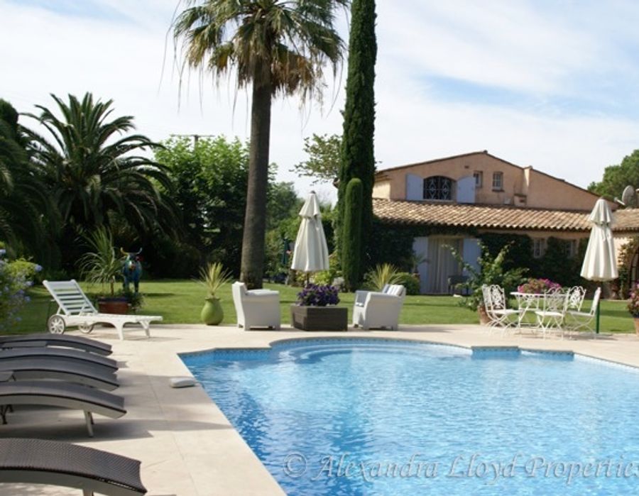 Wonderful villa for sale on the Route de Tahiti 6