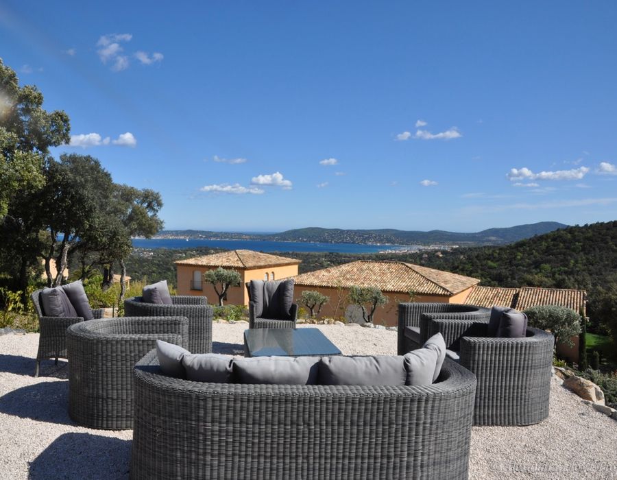 New property with sea views and helipad in Grimaud 1