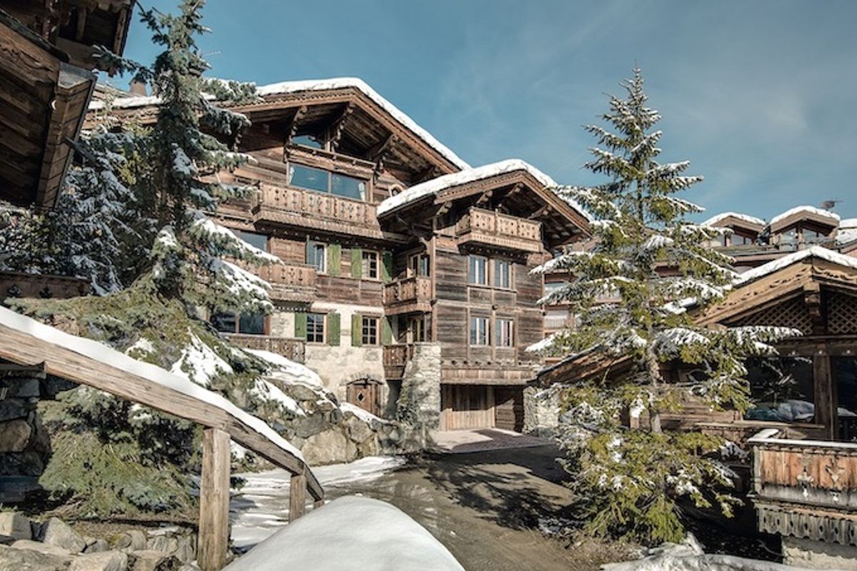 Courchevel 1850 - great location - 8 bedroom chalet with sauna