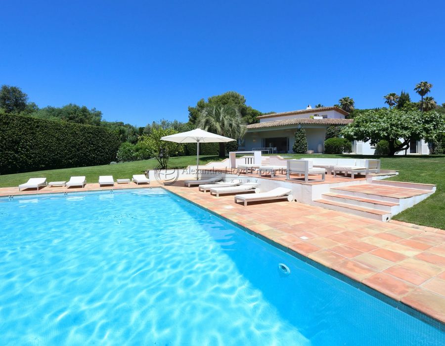 A five bedroom villa for rent in the Domaine de la Capilla 2