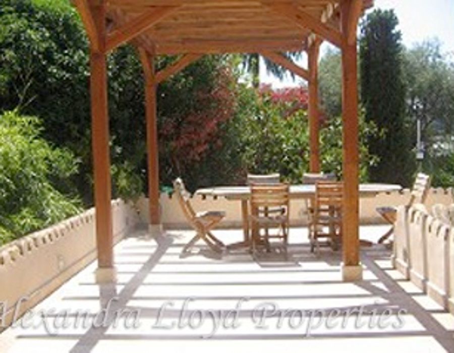 A magnificent stone country house on the Cap d'Antibes 1