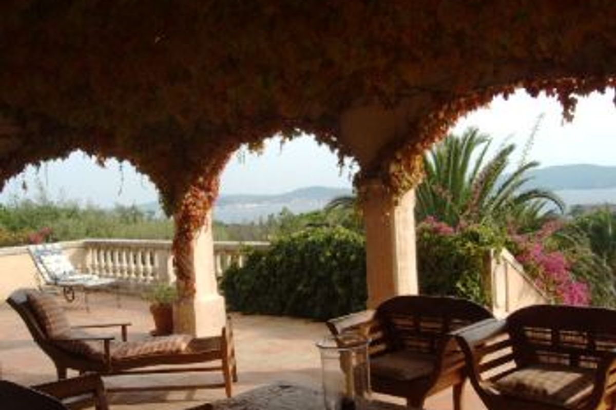 Stunning property in a private domain