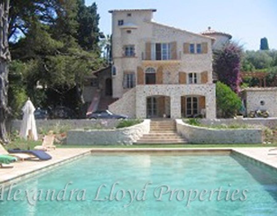 A magnificent stone country house on the Cap d'Antibes 3
