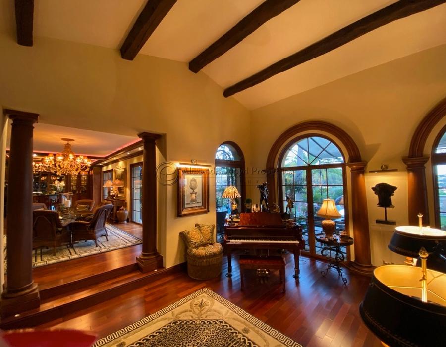 A lovely home in Mougins, close to the village all amenities 5