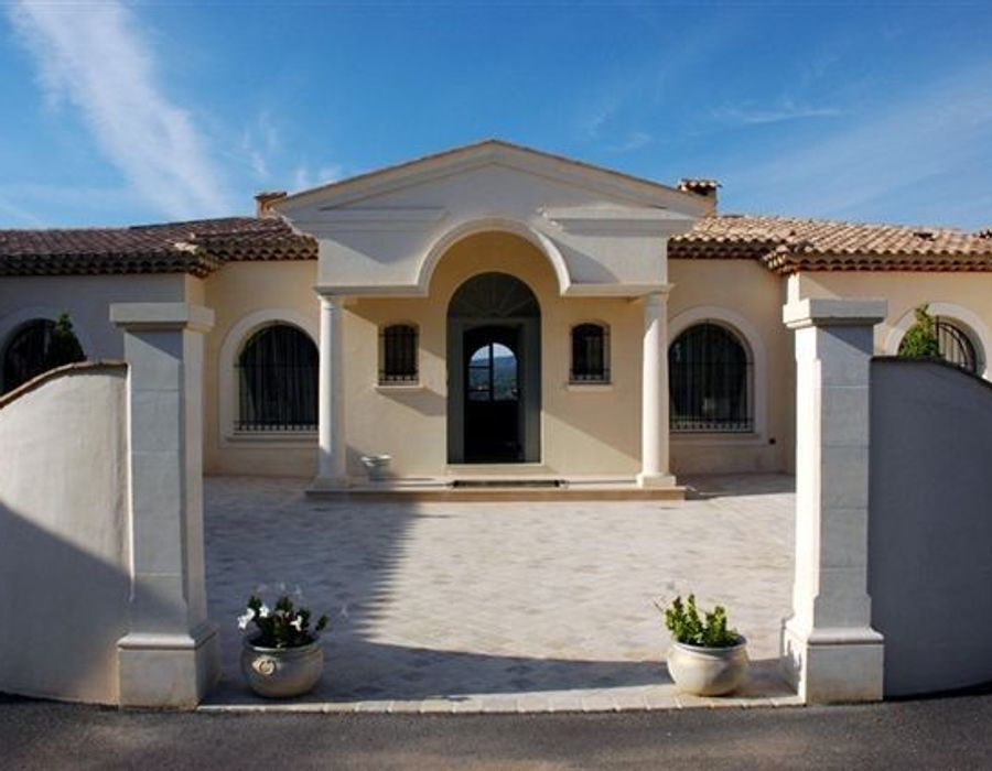 A well positioned property close to Saint Tropez village and beaches 6
