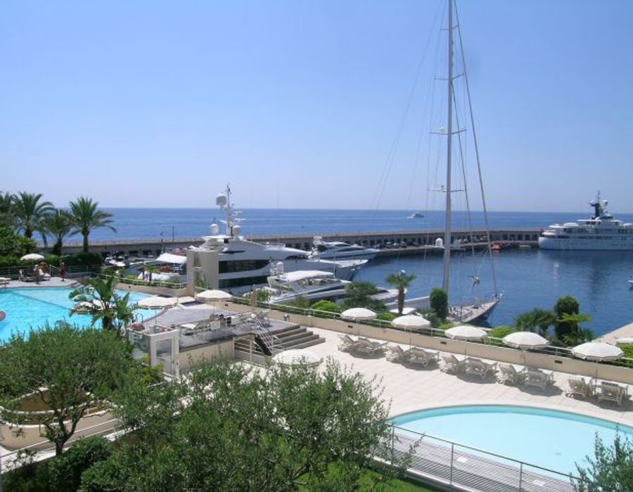 A stunning apartment in the heart of Fontvieille. 4