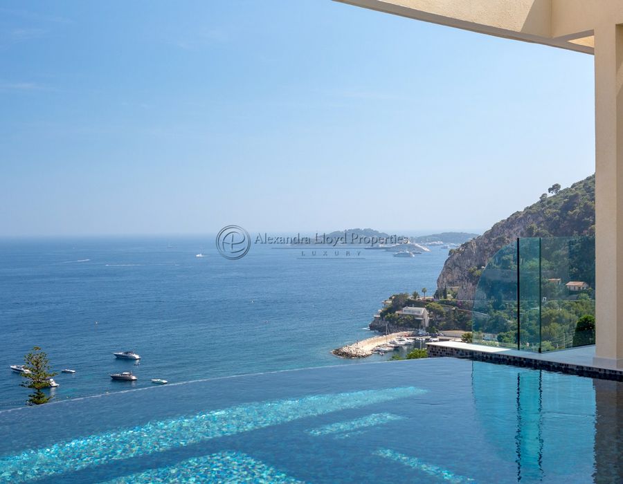 Ultra contemporary with 180° panoramic sea views in Eze Bord de Mer 3