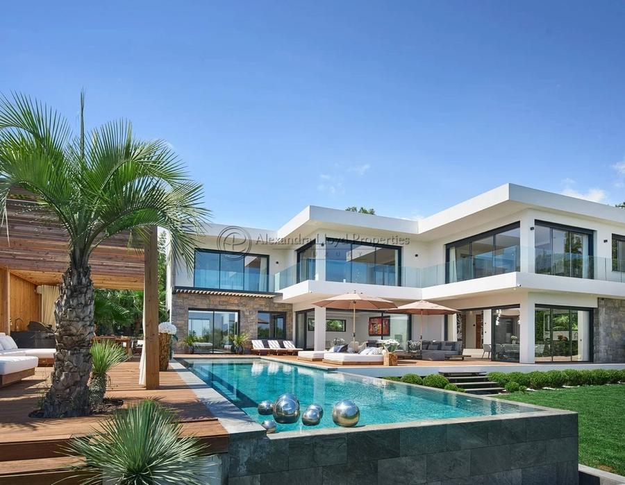 A fabulous contemporary villa for rent and sale in Mougins 1