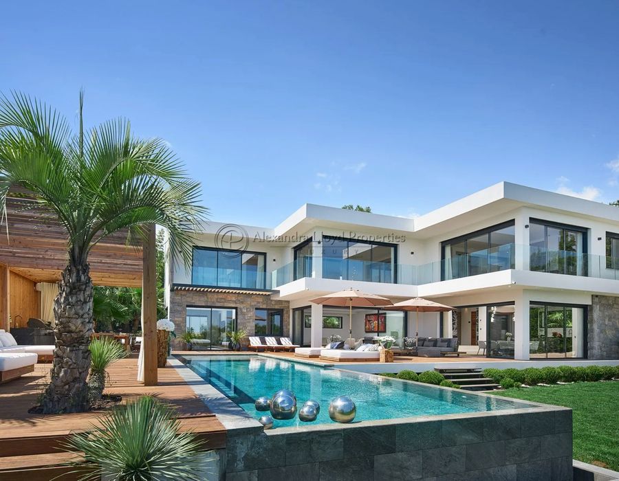 A fabulous contemporary villa for rent and sale in Mougins 1