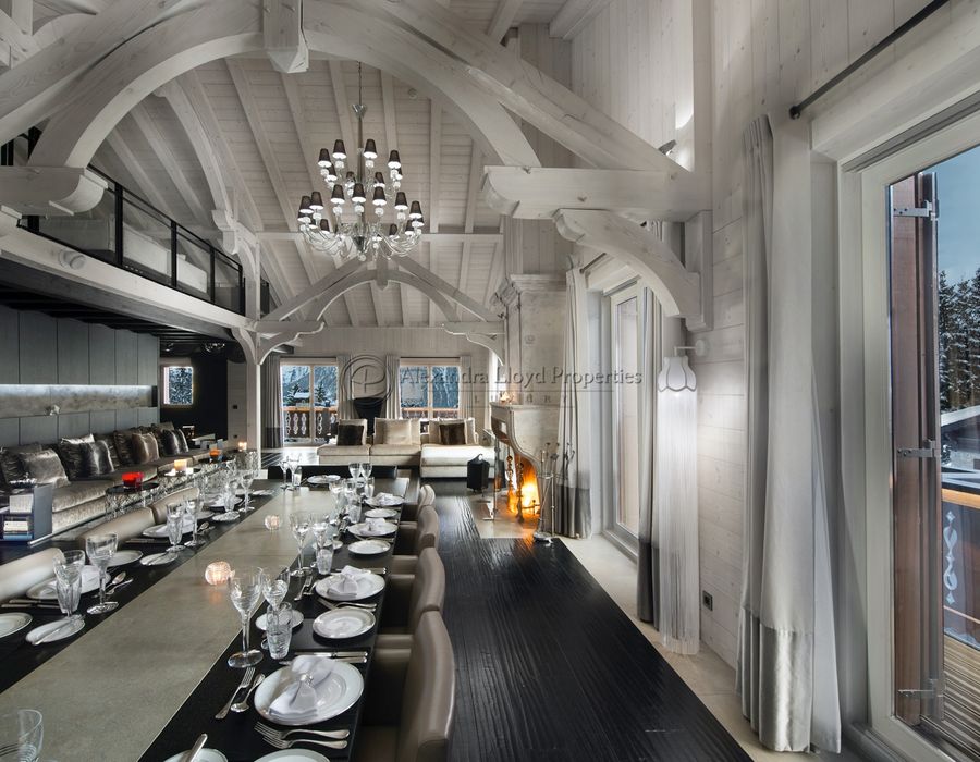 Ultra luxury chalet in the Hammeau de Bellecote, Courchevel 4