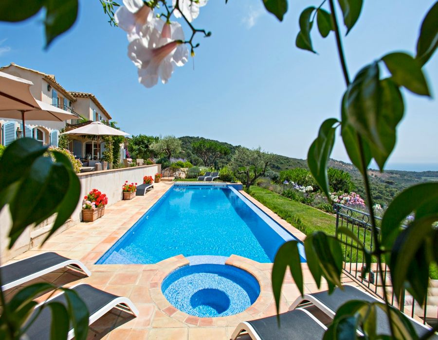 Newly built property in Ramatuelle with stunning interiors 4