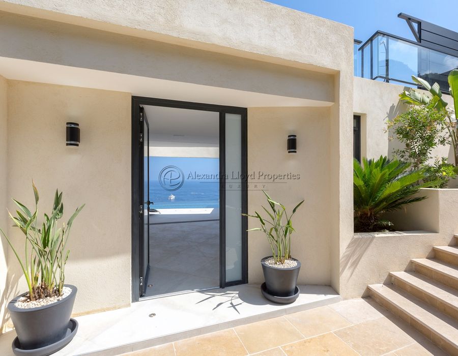 Ultra contemporary with 180° panoramic sea views in Eze Bord de Mer 4