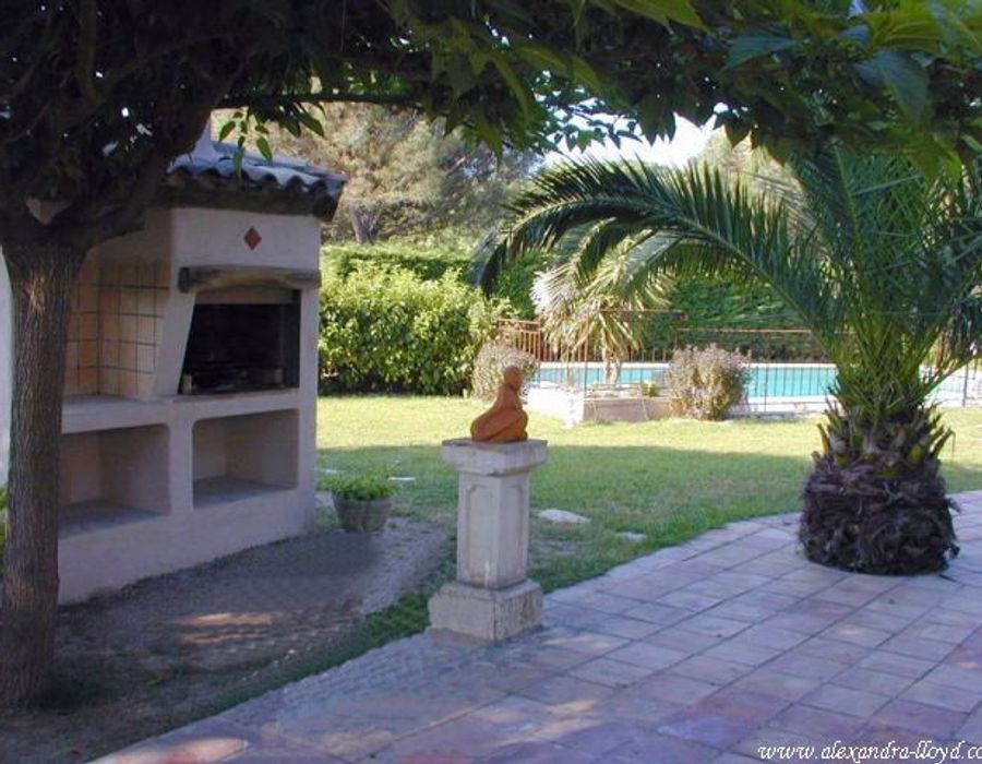 Provencal style villa very charming and characteristic 1