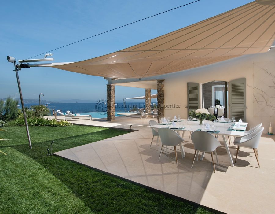 Splendid waters edge property in Les Parcs de Saint Tropez 6