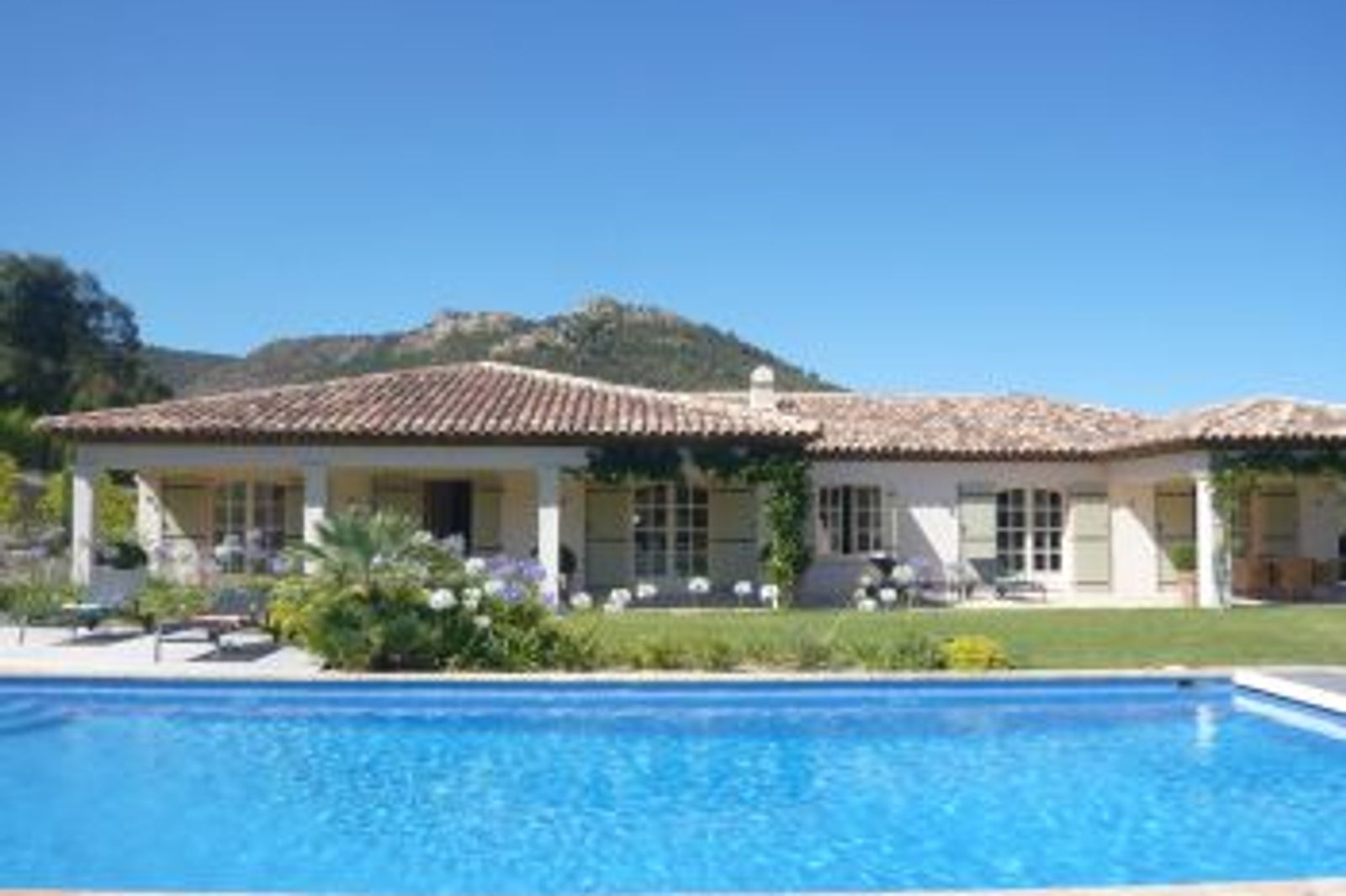 A superbly decorated property just outside Plan de la Tour