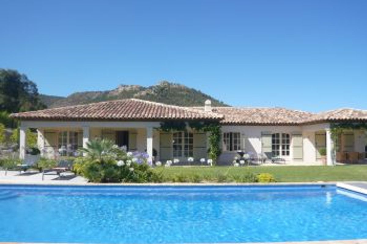 A superbly decorated property just outside Plan de la Tour