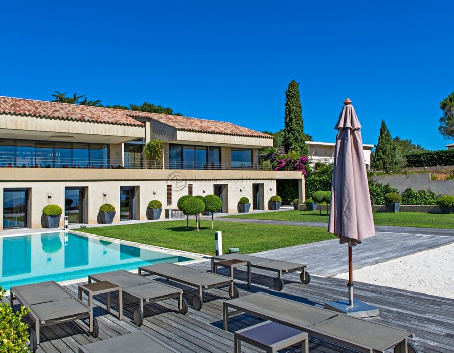 Club 55... ! Contemporary design and fabulous views 2