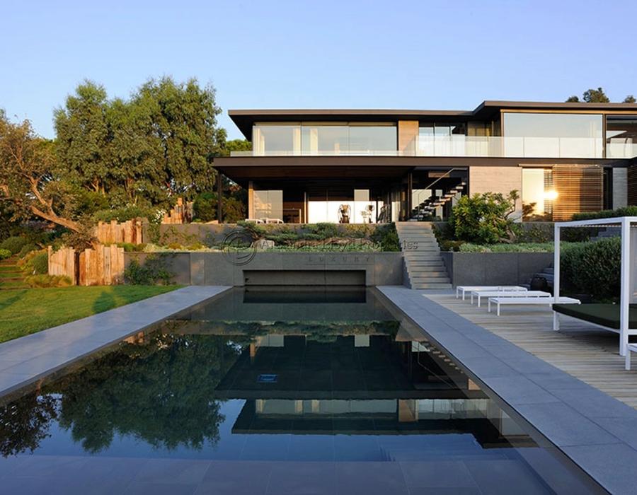 Contemporary and luxurious villa overlooking Pampelonne Beach 3