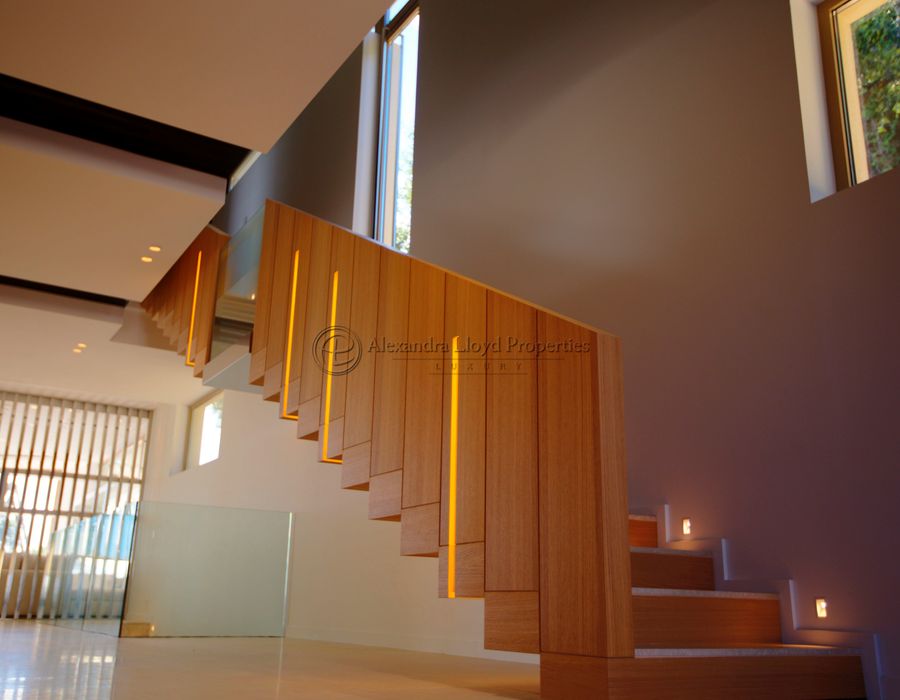 An impressive, ultra modern villa for rent in Cannes 6