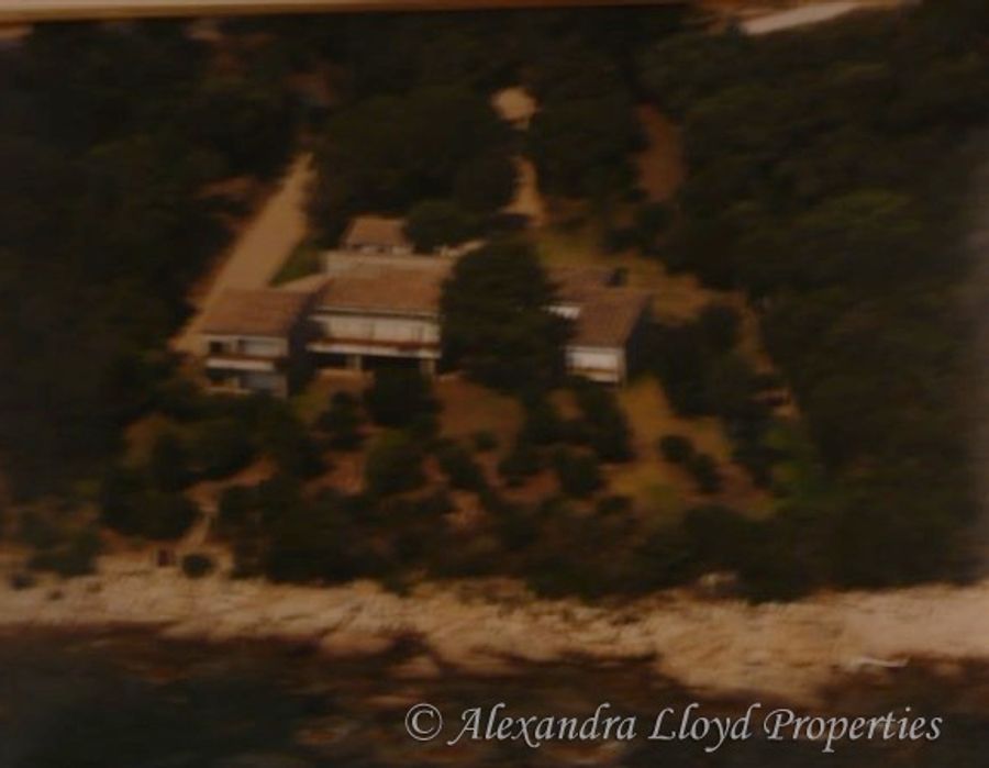 Water edge property at Porto-Vecchio 4