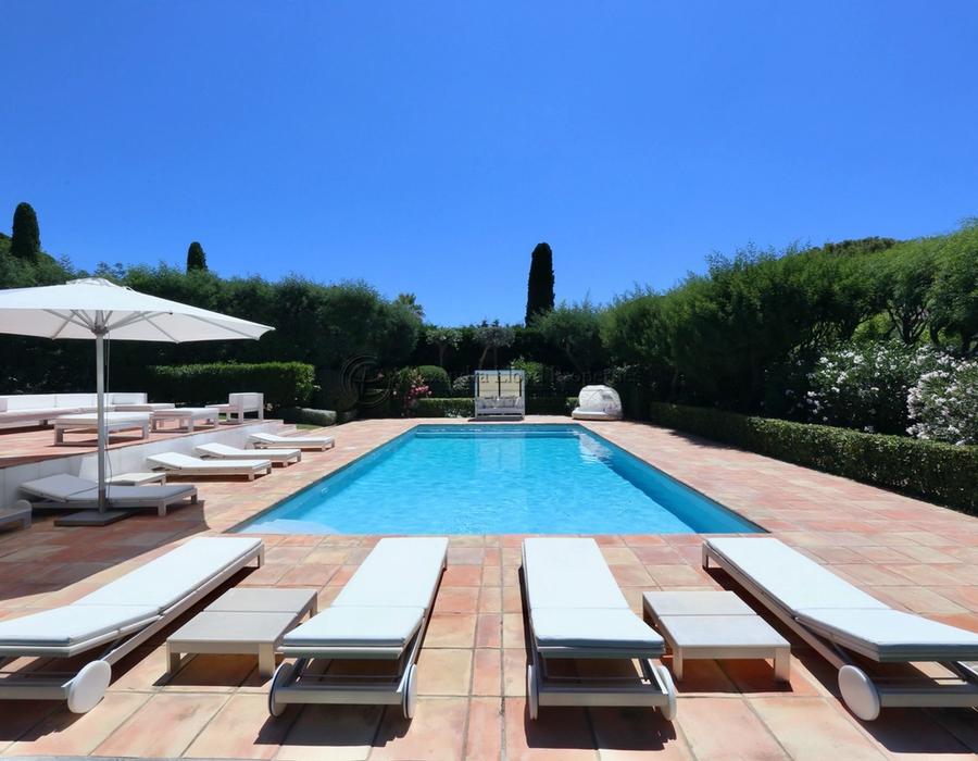 A five bedroom villa for rent in the Domaine de la Capilla 3