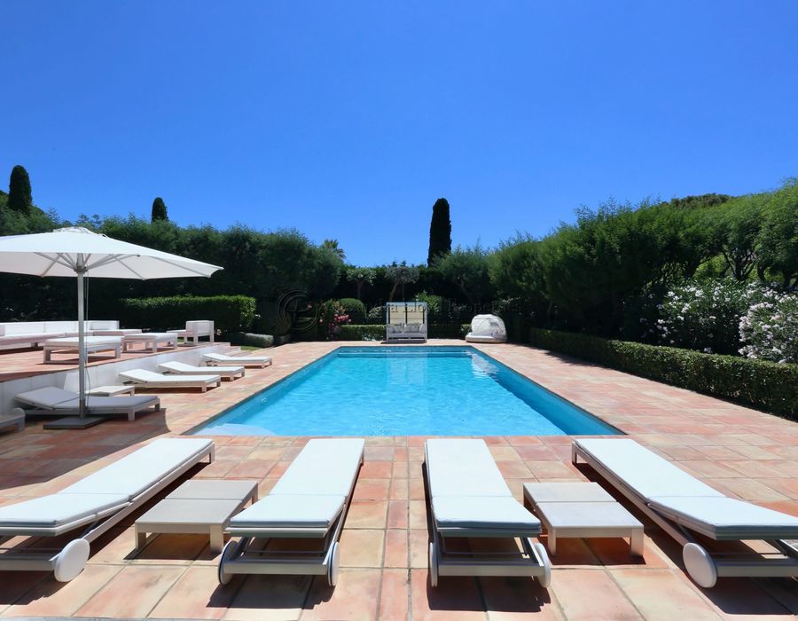 A five bedroom villa for rent in the Domaine de la Capilla 3