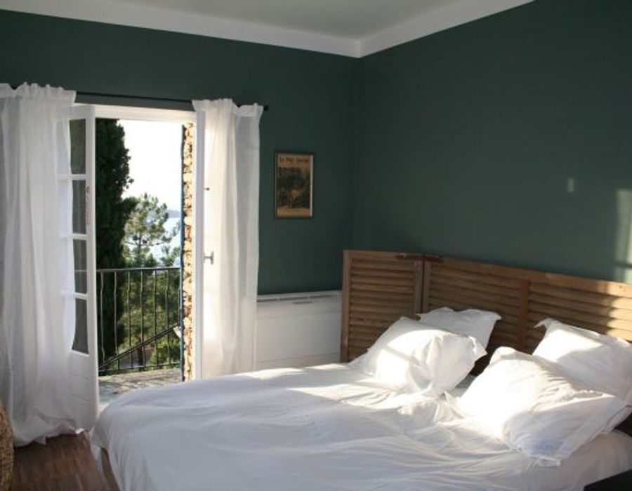 A ravishing newly renovated villa overlooking the port of St Florent 5