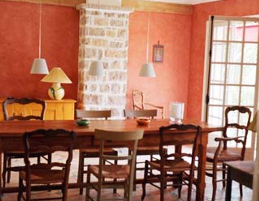 Located in a nice residential area close to the village of Saint Paul 6