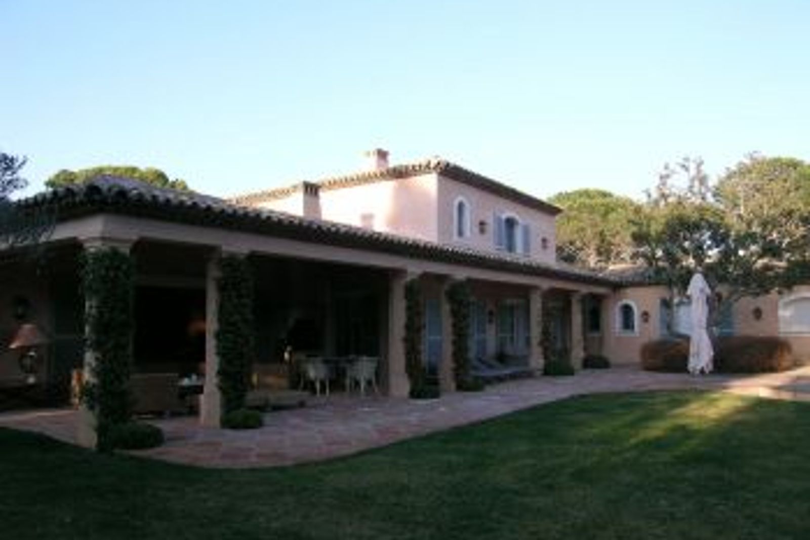 Luxurious Property next to Tahiti Beach